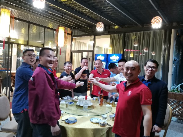 2019年度国产麻豆精品无码视频销冠王宴请庆祝